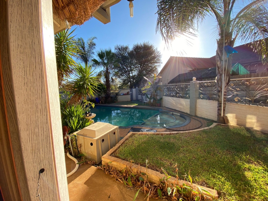 8 Bedroom Property for Sale in Baillie Park North West